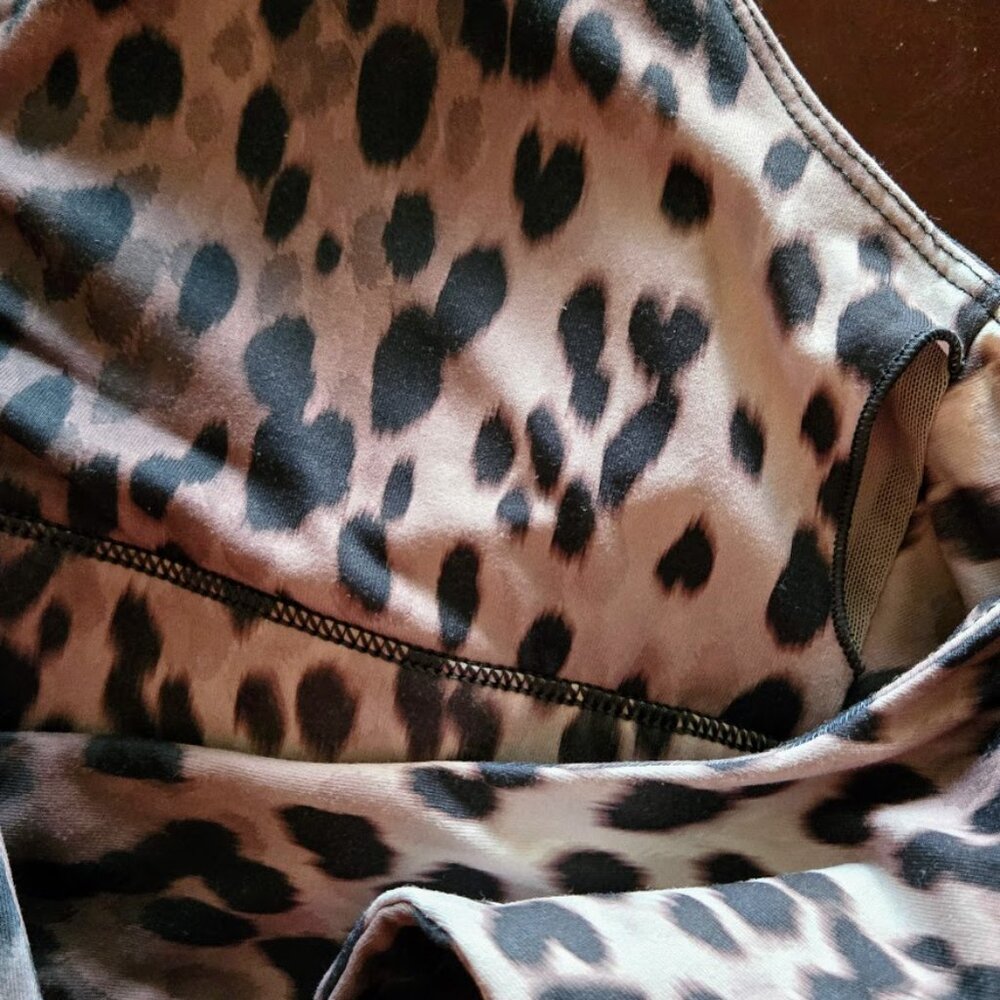 Fabletics Oasis Twist Leopard Sports Bra- L - Picture 5 of 6